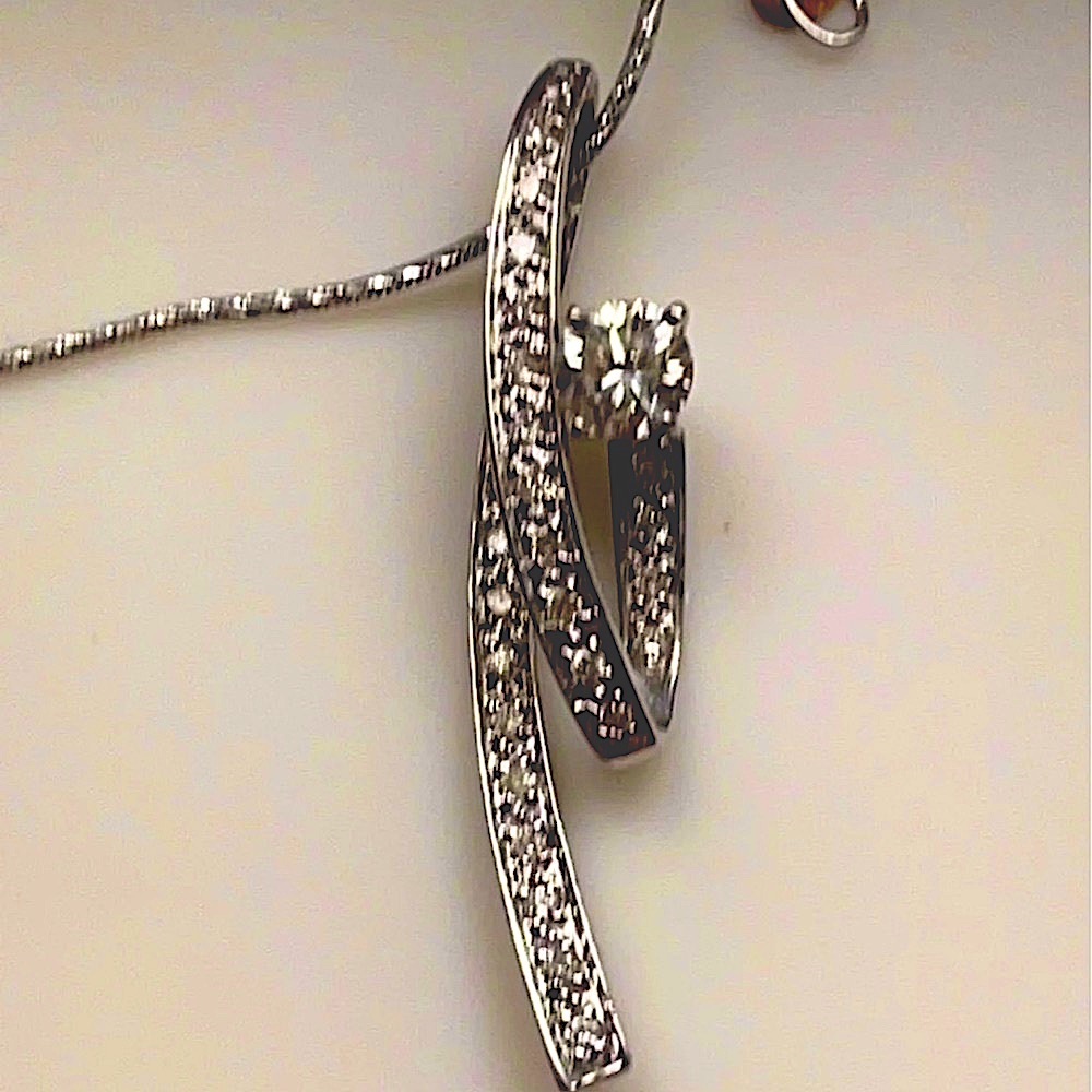 Genuine Diamonds pendant in white 14kt gold